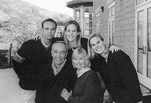 mayor_family.jpg (14877 bytes)